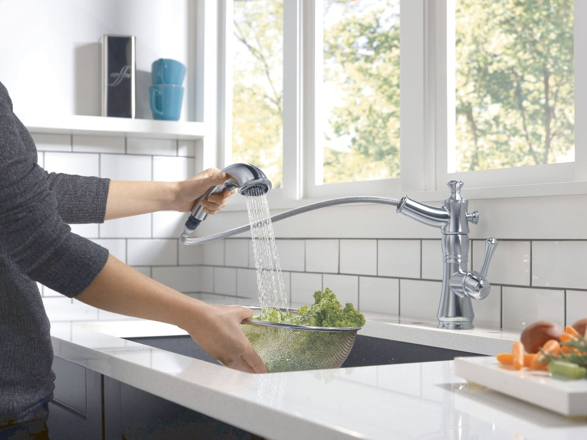 Delta Cassidy Pullout Kitchen Faucet, Artic Stainless