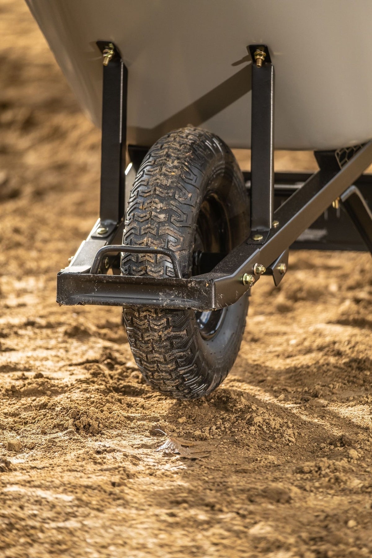 Gorilla Heavy-Duty Easy Pivot/Dump Steel Tub Wheelbarrow, Steel Tray, 6-cu-ft