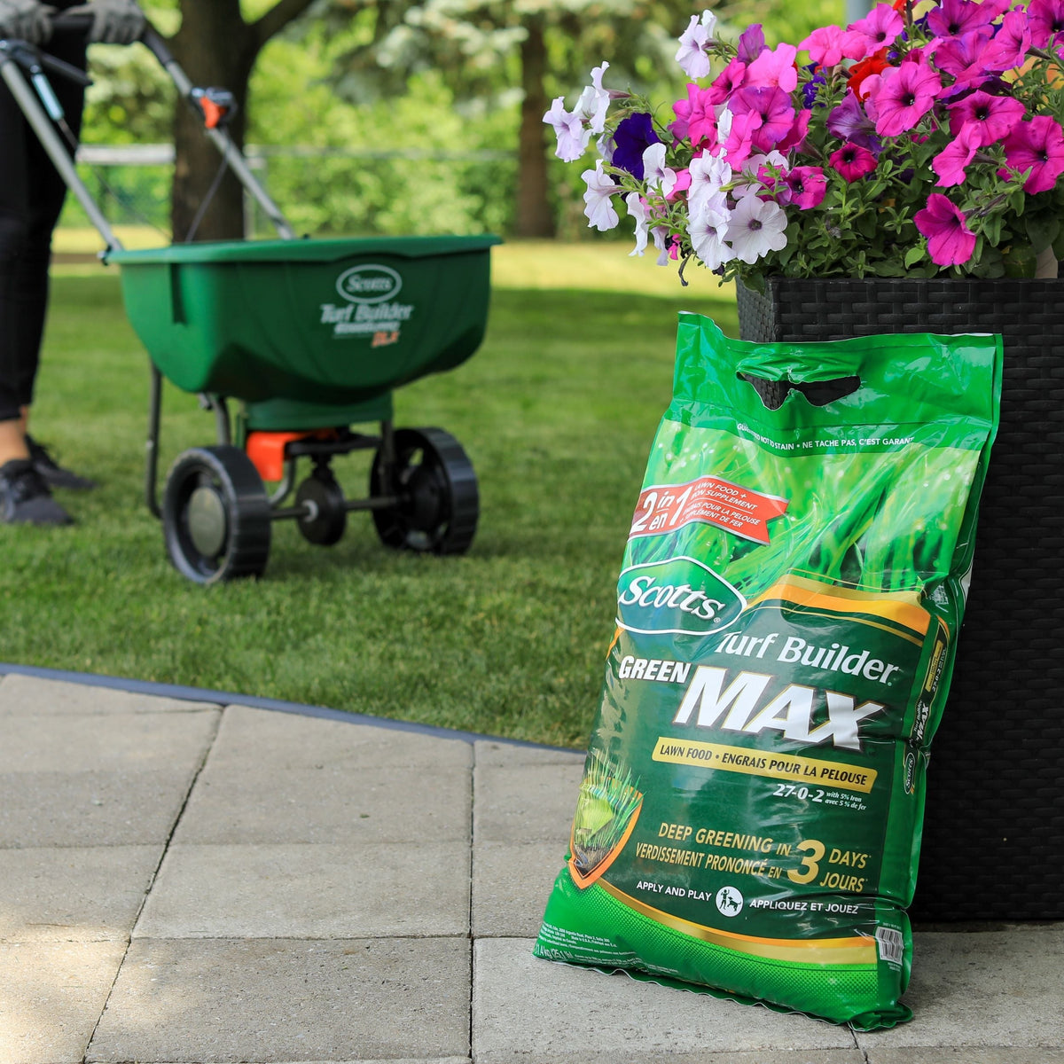 Scotts Turf Builder Green MAX Lawn Fertilizer, 27-0-2, 350-m2