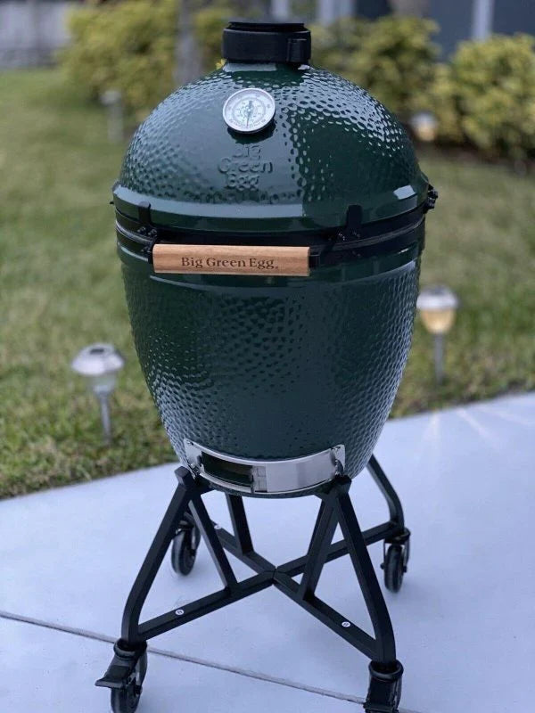 Brand new big green egg grill smoker with new accessories T2
