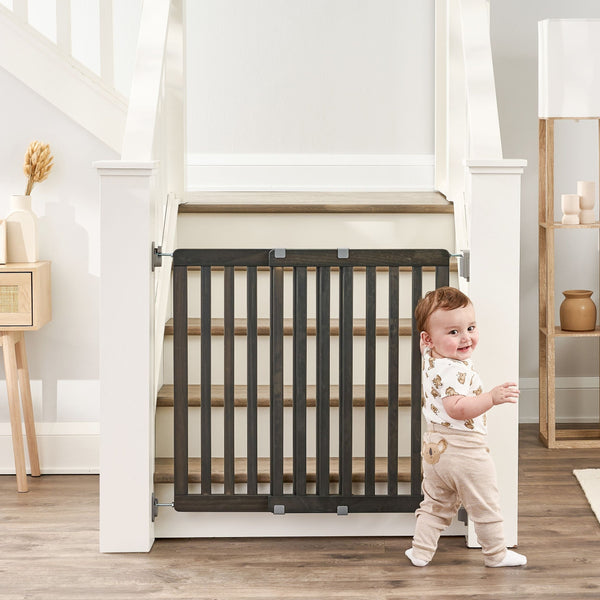 Regalo Wooden Top of Stairs Baby Gate Y6