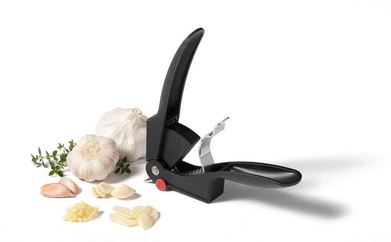 Starfrit 3-in-1 Dishwasher Safe Garlic Press with Scraper B9